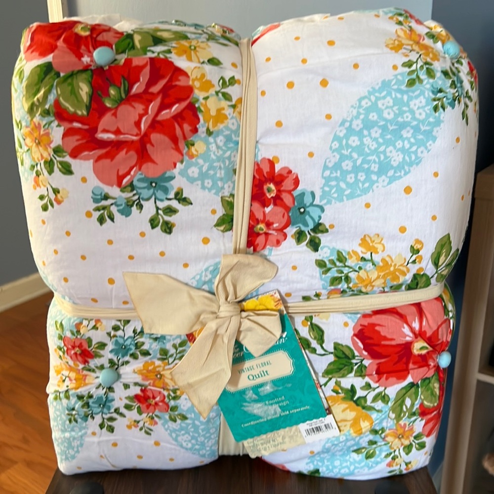 The Pioneer Woman Vintage Floral Cotton King Quilt